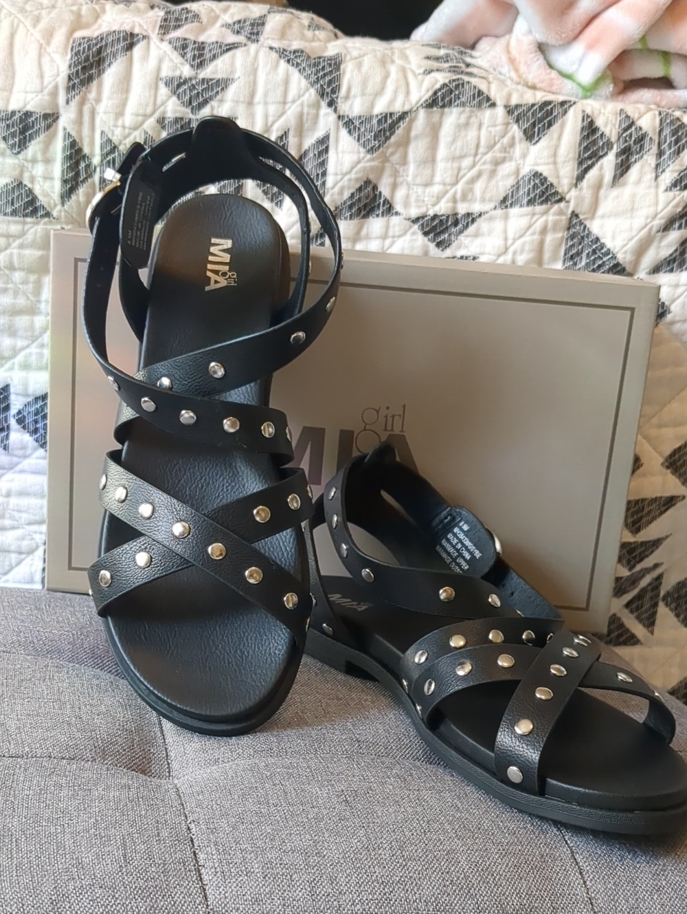 Mia Girl Black Studded Crisscross Flat Sandals for Women Suze 8.5 NWT